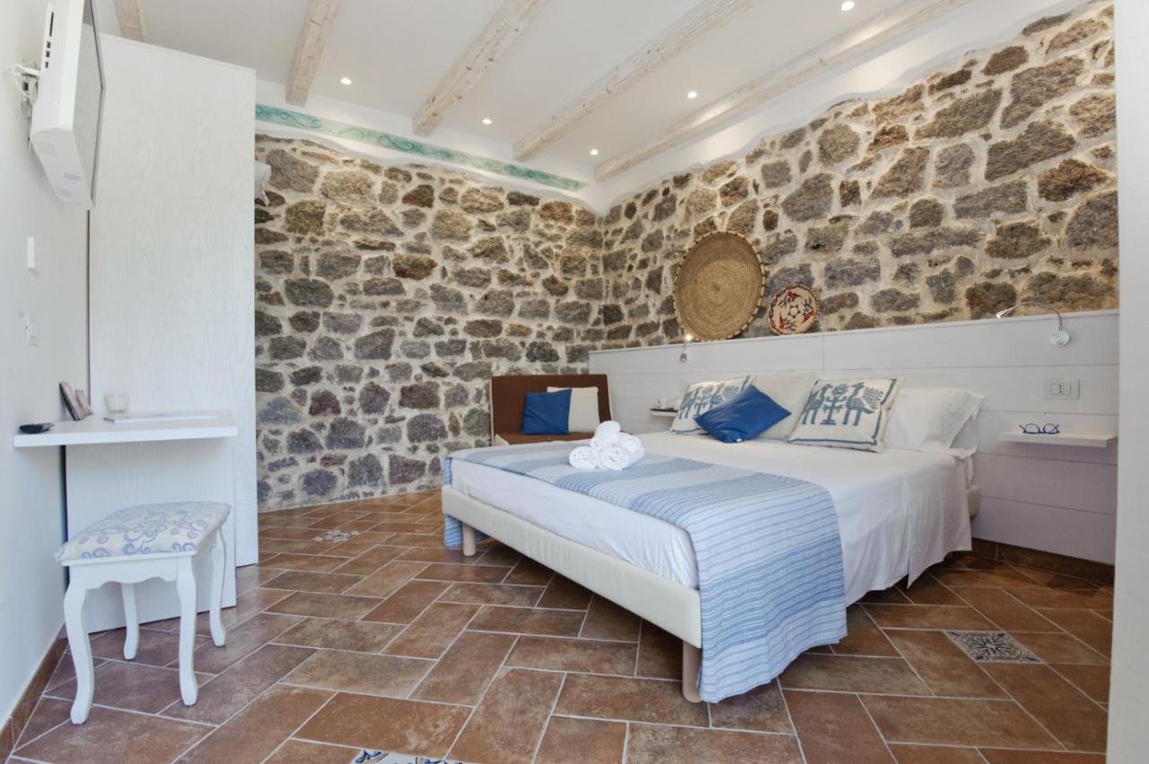 B&B La Roccia กัสเตลซาร์โด ภายนอก รูปภาพ